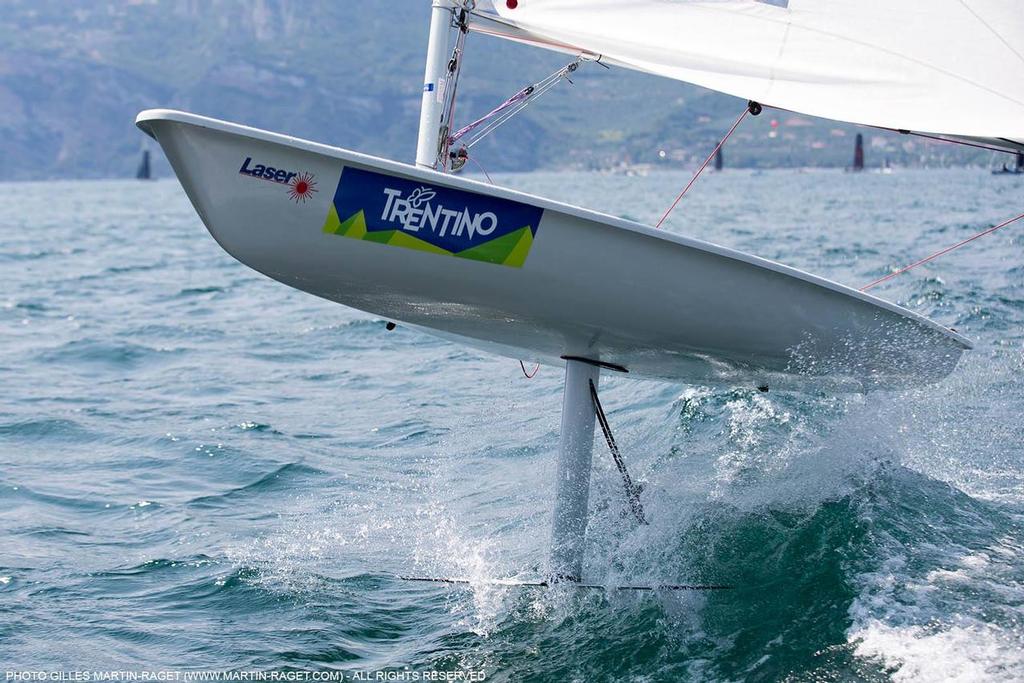 No hands - Lago di Garda Foiling Week 2016  © Gilles Martin Raget http://www.martin-raget.com/