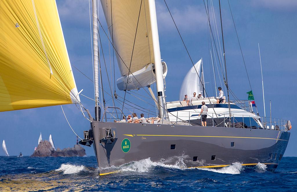 SuperMaxi Ohana passes the islets off Isola di Mortorio © Crosbie Lorimer http://www.crosbielorimer.com