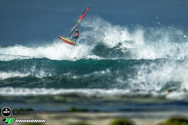 Harley Stone charging hard! - NoveNove Maui Aloha Classic – November 2, 2016 ©  Si Crowther / IWT