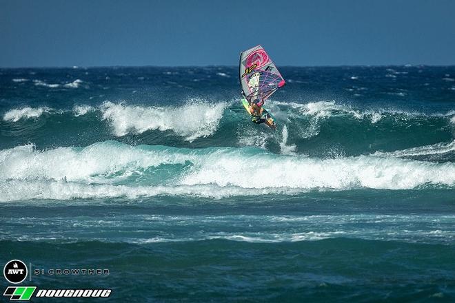 Jake Schettewi lines up another smack as he clinches the 2016 AWT Youth Championship. - NoveNove Maui Aloha Classic – November 2, 2016 ©  Si Crowther / IWT