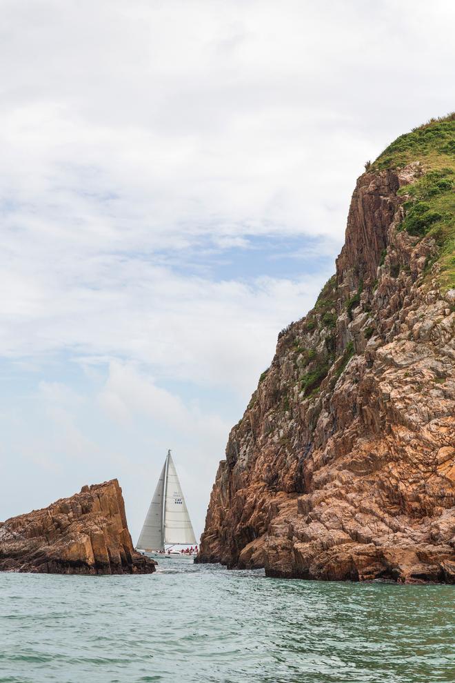 Moon blue 2, East Ninepin. Volvo China Coast Regatta 2016. © Guy Nowell / RHKYC