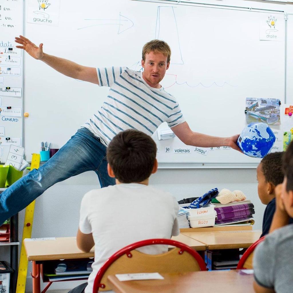 Foresight Natural Energy - Conrad Colman explians how a keel works to school kids - 2016 Vendee Globe © SW