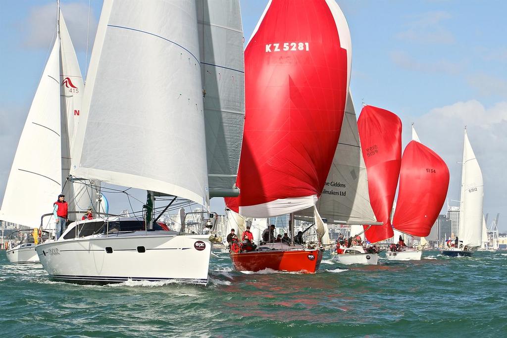 Start of PIC Coastal Classic - October 21, 2016 - - photo © Richard Gladwell www.photosport.co.nz