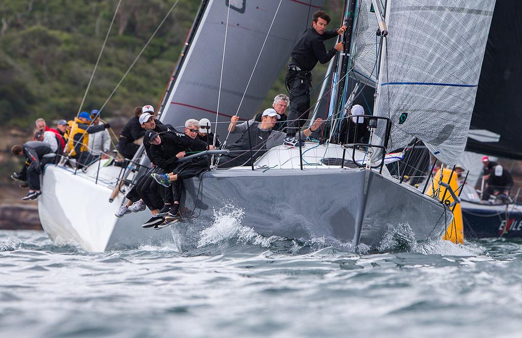 Estate Master leads at the top mark © Crosbie Lorimer http://www.crosbielorimer.com