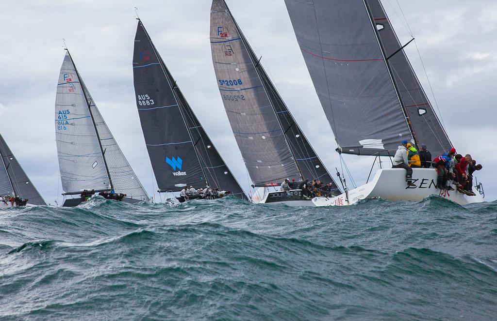 Zen holds the windward slot © Crosbie Lorimer http://www.crosbielorimer.com