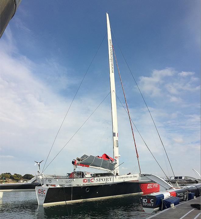 IDEC sport sailing team in La Trinité, just before setting off for the Jules Verne © Mission Océan