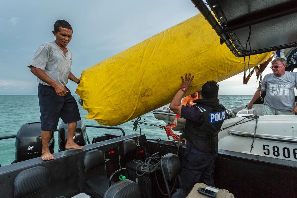 Putting in the finish pin, Port Klang-Pangkor Race, Raja Muda Selangor International Regatta 2016<br />
 © Guy Nowell / RMSIR