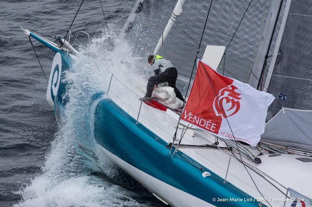 Working on the foredeck - no harness - no tether © Vendee Globe http://www.vendeeglobe.org