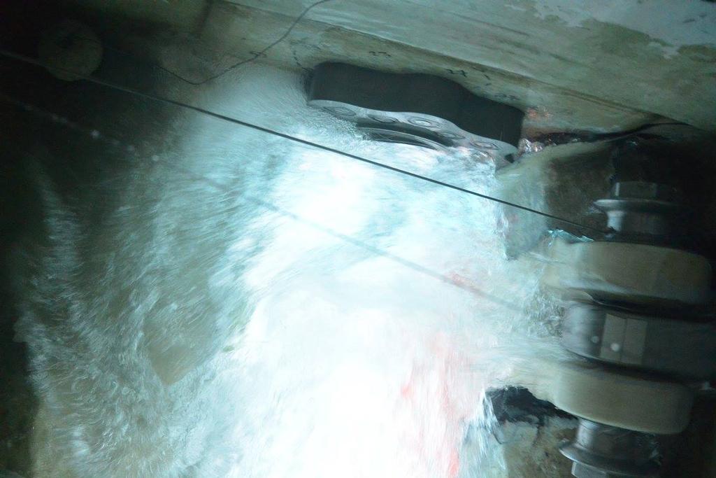 The rear part of the keel housing On the right the keel head, which is beginning to cut through the hull © Kito de Pavant / Bastide Otio / Vendée Globe