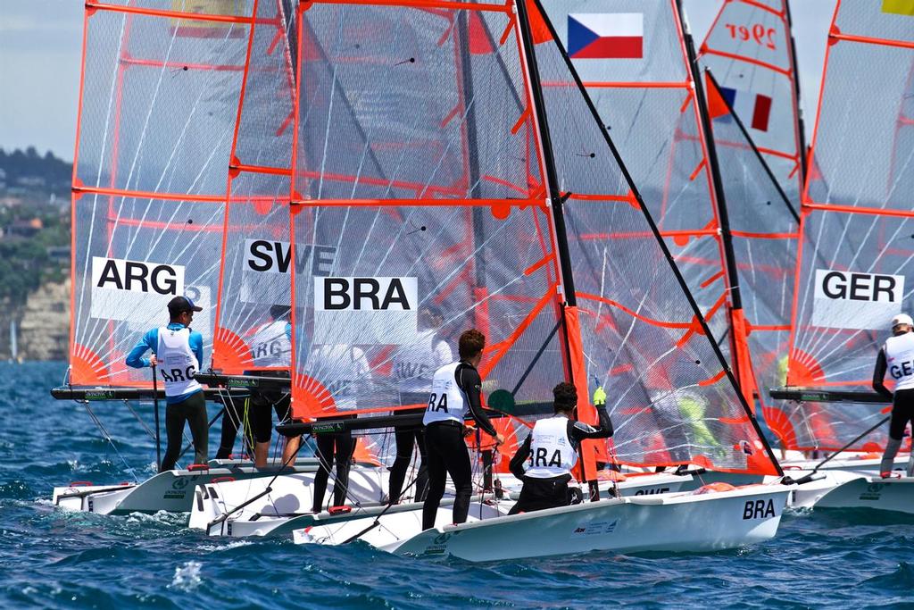 Mens 29er start - Aon Youth Worlds 2016, Torbay, Auckland, New Zealand, Day 3, December 18, 2016 photo copyright Richard Gladwell www.photosport.co.nz taken at  and featuring the  class