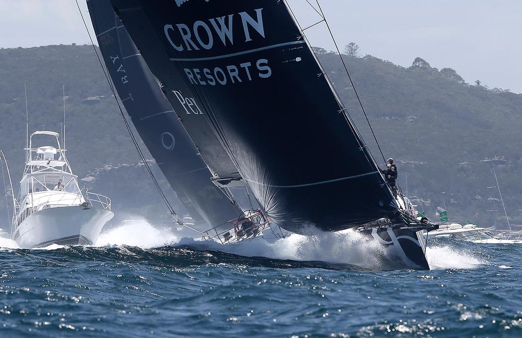 RSH16 0436 - Perpetual Loyal leads the fleet through the Heads - Rolex Sydney Hobart 2016 © Crosbie Lorimer http://www.crosbielorimer.com