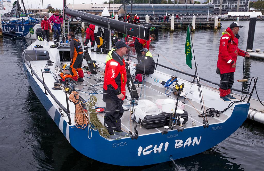 Ichi Ban reverses into her berth © Crosbie Lorimer http://www.crosbielorimer.com