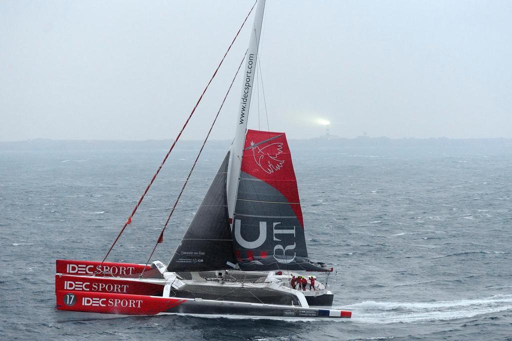 Maxi Trimaran IDEC SPORT, Skipper Francis Joyon and his crew, break the Jules Verne Trophy record, crew circumnavigation, in 40d 23h 30min 30sec, in Brest on January 26, 2017  © JM Liot / DPPI / IDEC SPORT