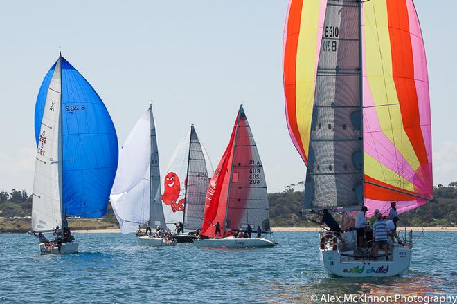 Tight fleet racing on the short course. - WISC - 2017 PPWCS ©  Alex McKinnon Photography http://www.alexmckinnonphotography.com