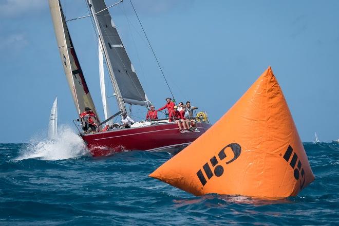 Competitive start of the Gill Commodore’s Cup © Laurens Morel