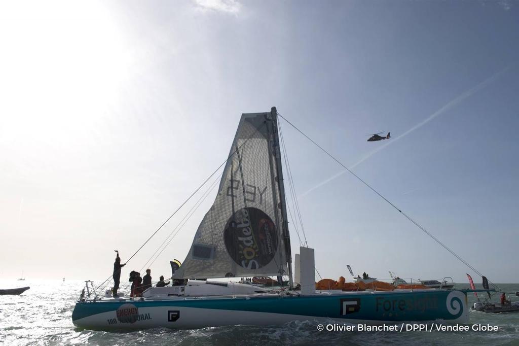 - Vendee Globe - Conrad Colman finishes under Jury Rig in Les Sables d’Olonne - February 24, 2017 ©  Olivier Blanchett / DPPI / Vendee Globe http://www.vendeeglobe.org/