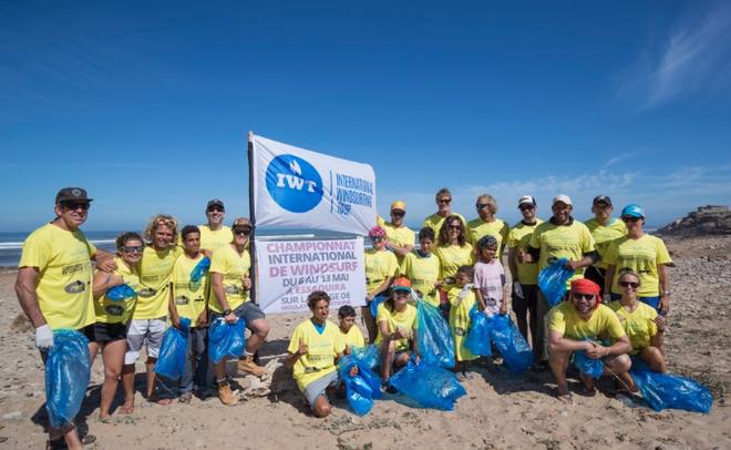 Beach clean-up - Morocco Spot X Day 3 © Pierre Bouras