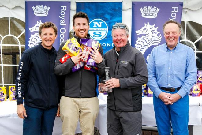 Sir Keith Mills and son Alex receive their prizes for Invictus' FAST40+ victory © Paul Wyeth / www.pwpictures.com http://www.pwpictures.com