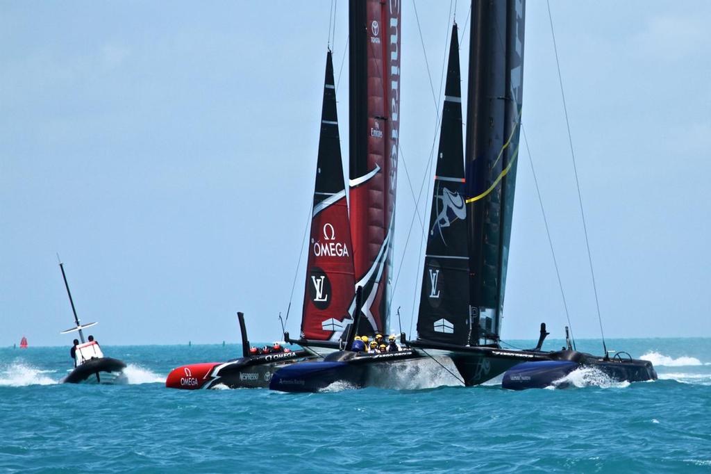 Artemis Racing heads off Emirates Team New Zealand, with the umpire boat just visible to the left  - Race 14 - Round Robin 1 - America's Cup 2017, May 29, 2017 Great Sound Bermuda © Richard Gladwell www.photosport.co.nz