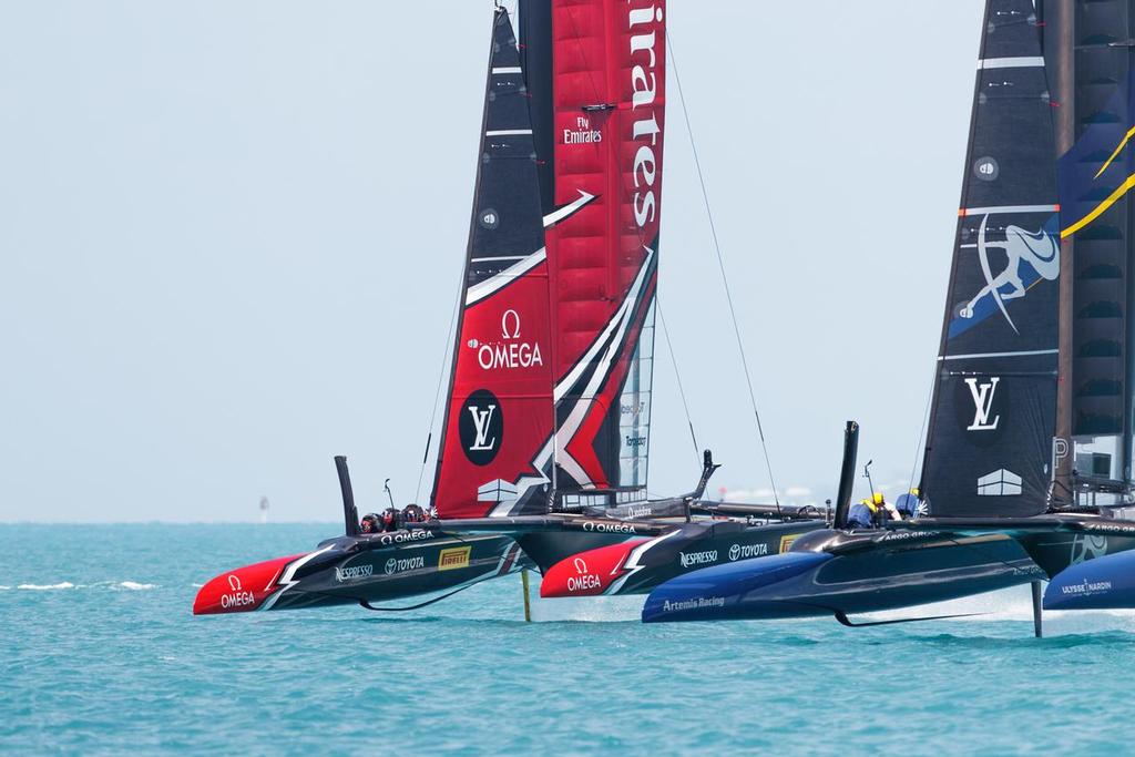 30/05/17 Emirates Team New Zealand sailing on Bermuda's Great Sound in the Louis Vuitton America's Cup Qualifiers <br />
Round Robin 2 - Race 01 - Emirates Team New Zealand (NZL) vs. Artemis (SWE) © Richard Hodder/Emirates Team New Zealand