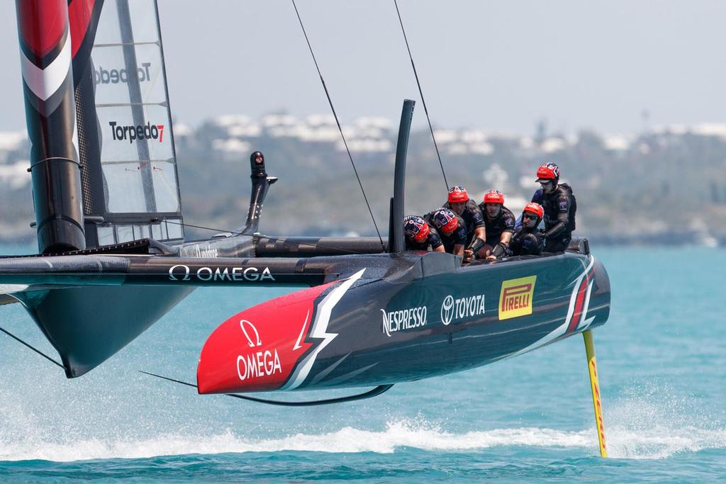 30/05/17 Emirates Team New Zealand sailing on Bermuda's Great Sound in the Louis Vuitton America's Cup Qualifiers <br />
Round Robin 2 - Race 01 - Emirates Team New Zealand (NZL) vs. Artemis (SWE) © Richard Hodder/Emirates Team New Zealand