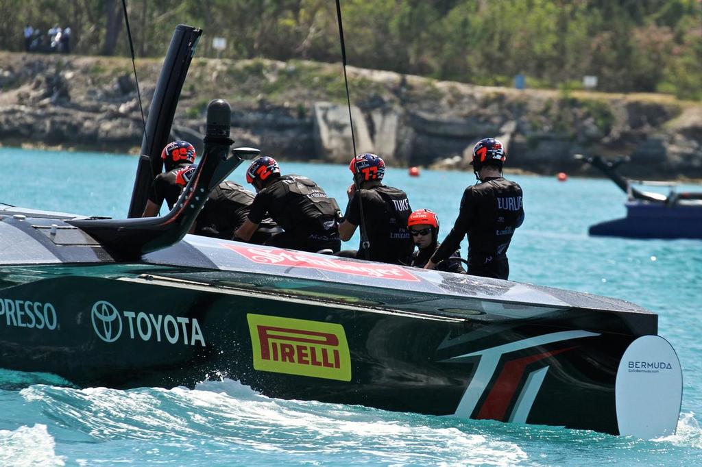 Emirates Team New Zealand's cyclors, with skipper Glenn Ashby looking at the camera - Round Robin 2, Day 4 - 35th America's Cup - Bermuda  May 30, 2017 photo copyright Richard Gladwell www.photosport.co.nz taken at  and featuring the  class