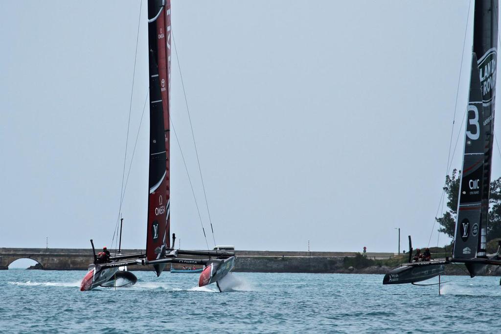 Emirates Team NZ and Land Rover BAR at the start Round Robin 2, Day 6 - 35th America's Cup - Bermuda  June 1, 2017 © Richard Gladwell www.photosport.co.nz