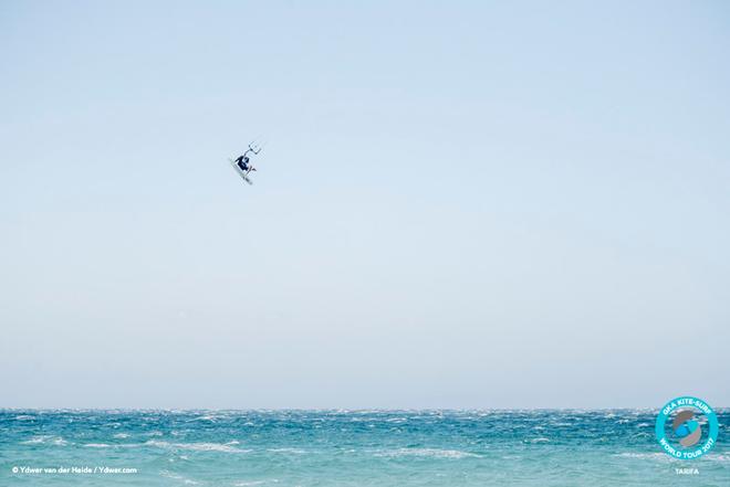 Day 5 – Airton's huge back roll – GKA Kite-Surf World Tour Tarifa ©  Ydwer van der Heide