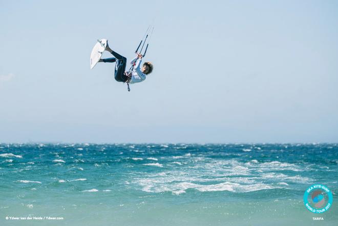Day 5 – Matchu pushed his front rolls and almost landed a triple – GKA Kite-Surf World Tour Tarifa ©  Ydwer van der Heide