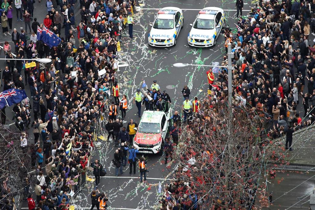 Members of Team Emirates, Peter Burling, Glenn Ashby, Grant Dalton, Kevin Shoebridge, Matteo de Nora and Stephen Tindall thank fans during the Team New Zealand Americas Cup Welcome Home Parade on July 6, 2017 in Auckland, New Zealand.  (Photo by Phil Walter/Getty Images) © Getty Images