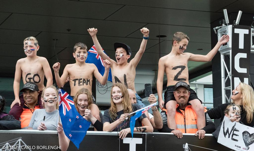 Emirates Team New Zealand Parade in Queen Street in Auckland © ETNZ/Carlo Borlenghi