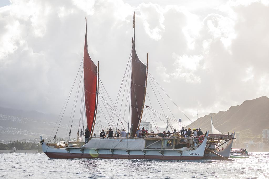 Hawaiian sailing canoe Hokule'a arrival © Lauren Easley http://leialohacreative.com