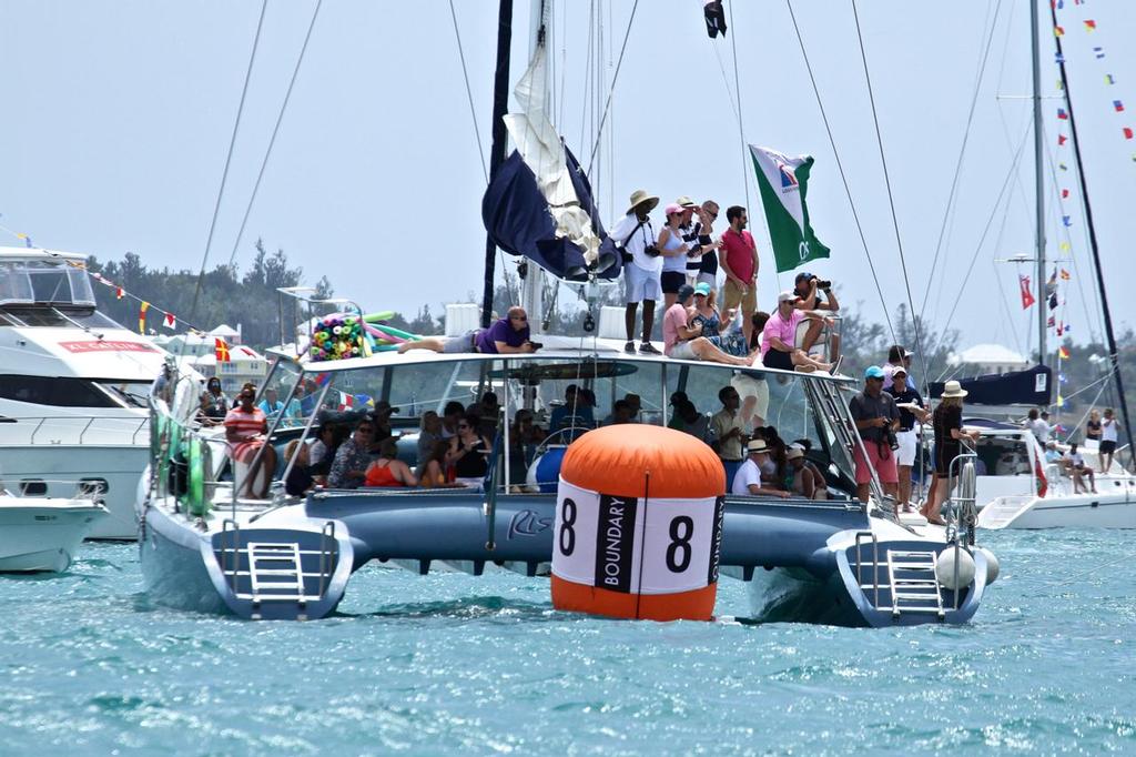 Spectators on the Boundary -Round Robin 2, Day 7 - 35th America’s Cup - Bermuda  June 1, 2017 © Richard Gladwell www.photosport.co.nz