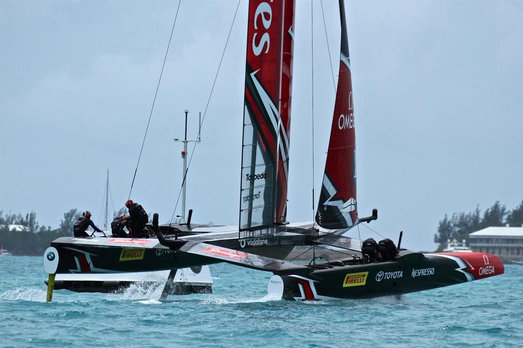 Emirates Team NZ make a slow speed rounding - Round Robin 2 - America's Cup 2017, June 3, 2017 Great Sound Bermuda © Richard Gladwell www.photosport.co.nz