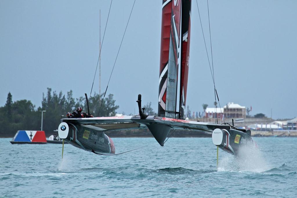 Emirates Team New Zealand heads down Leg 4 - Challenger Final - Day 1 - 35th America's Cup - Bermuda  June 10, 2017 © Richard Gladwell www.photosport.co.nz