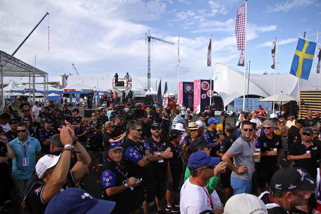 Emirates Team New Zealand supporters - Challenger Final, Day  3 - 35th America's Cup - Day 16 - Bermuda  June 12, 2017 © Richard Gladwell www.photosport.co.nz