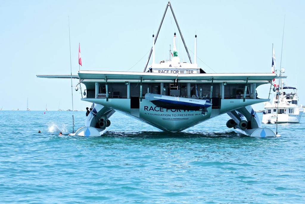 Race for Water at the start of the Semi-Finals  - 35th America’s Cup - Bermuda  © Richard Gladwell www.photosport.co.nz