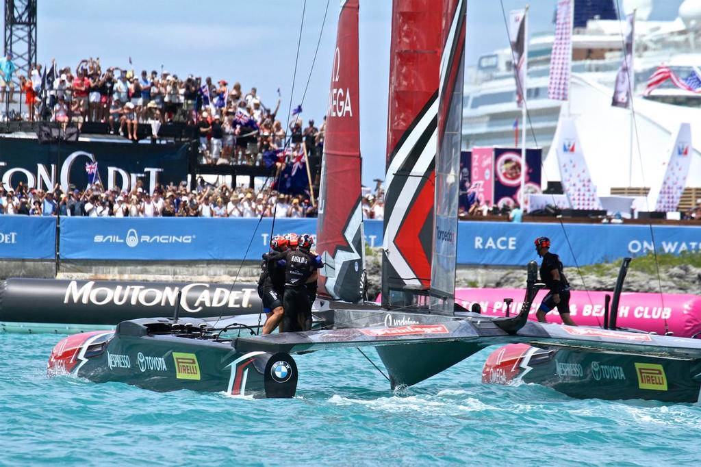 Emirates Team NZ leads Oracle Team USA - America’s Cup 2017, June 26, 2017 - Great Sound Bermuda © Richard Gladwell www.photosport.co.nz