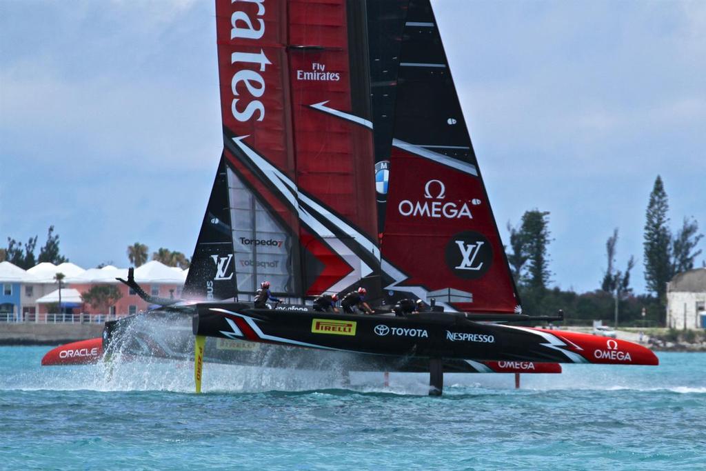 Despite being close to the minimum size for the America’s Cup the AC50 had presence because of their speed, particularly in light airs © Richard Gladwell www.photosport.co.nz