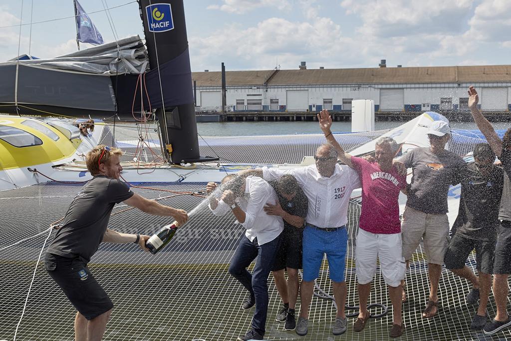 MACIF winner in New York - 2017 The Bridge – Centennial Transat Ultimate Trimaran Race ©  Thierry Martinez / The Bridge