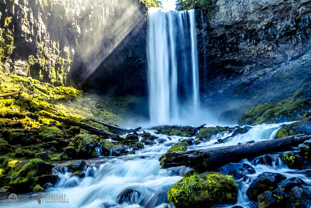 Tamanawas Falls. IWT riders Alex Mertens, Tom Soltysiak, Arrianne Aukes, Diony Guadagnino and others got to enjoy a hike to Tamanawas Falls in the Mount Hood Territory yesterday afternoon after the Chase the Wind Freesyle was postponed. © International Windsurfing Tour