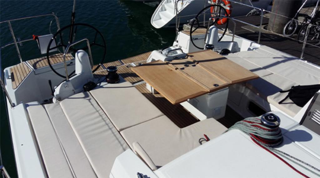 Coamings fold out to make for massive lounge areas in the cockpit. - Jeanneau Sun Odyssey 440 © Bertrand Duquenne