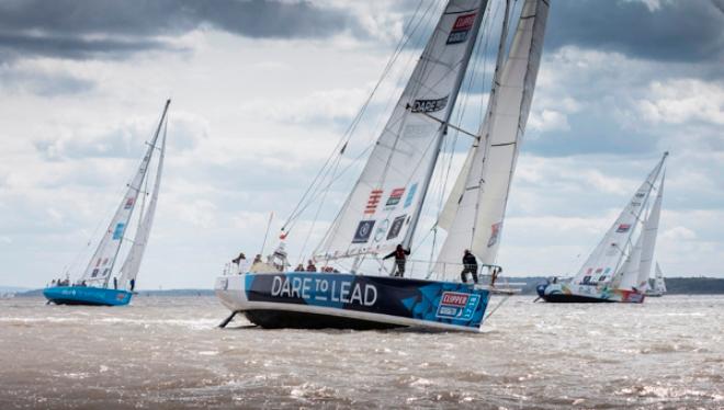 Dare to Lead led the way at the start of Clipper Race © Clipper Ventures