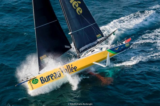 Day 1 – The fleet approaching the Fastnet Rock – Rolex Fastnet Race ©  Rolex / Carlo Borlenghi http://www.carloborlenghi.net