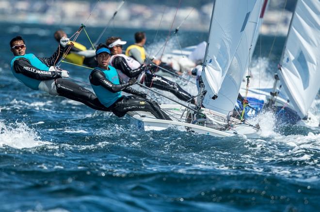 Daichi Takayama and Naoya Kimura (JPN-4601) checking behind – 470 Junior World Championships © Junichi Hirai/ Bulkhead magazine http://www.bulkhead.jp/