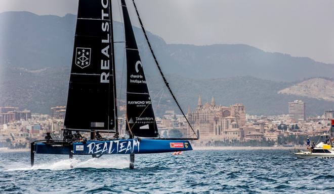 The Swiss Realteam with Palma's famous cathedral – Copa del Rey MAFPRE © Jesus Renedo / GC32 Racing Tour