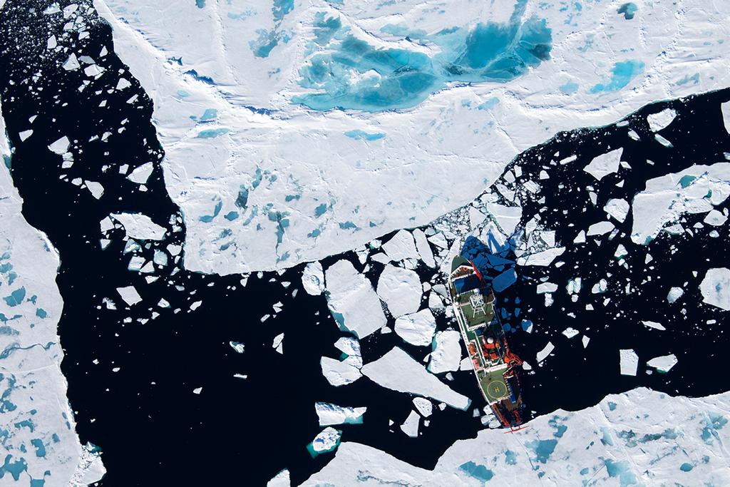 Aerial picture of RV Polarstern © Stefanie Arndt