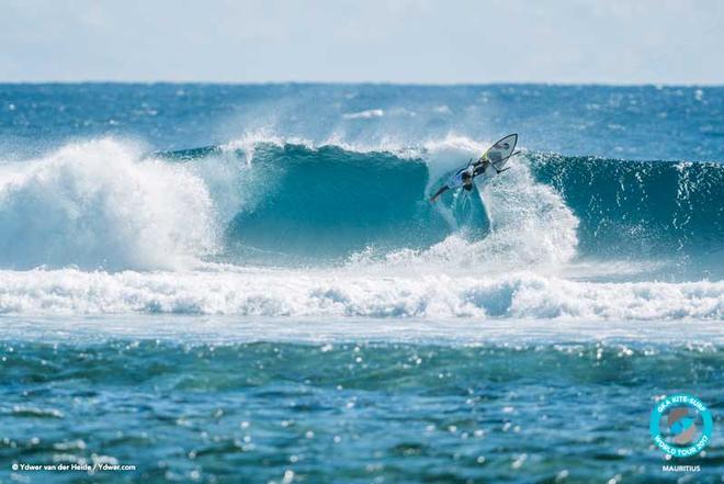 And that is how you hit the lip on your backhand.. – GKA Kite-Surf World Tour ©  Ydwer van der Heide