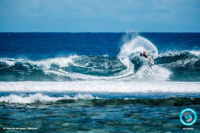 The relentless assault from Keahi continues – GKA Kite-Surf World Tour ©  Ydwer van der Heide