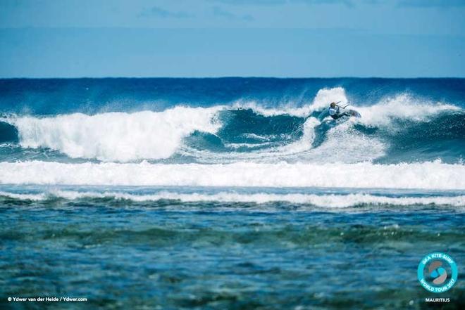 At an event where backside riding was scoring riders some serious point-age Matchu shone on his front hand – GKA Kite-Surf World Tour ©  Ydwer van der Heide